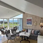 Wooden House With Panoramic View Of Bay *