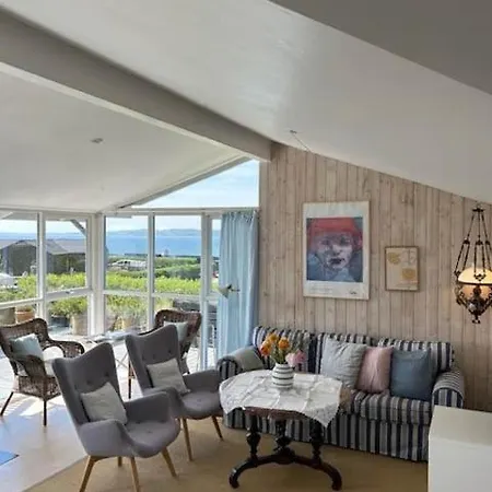 Wooden House With Panoramic View Of Bay *