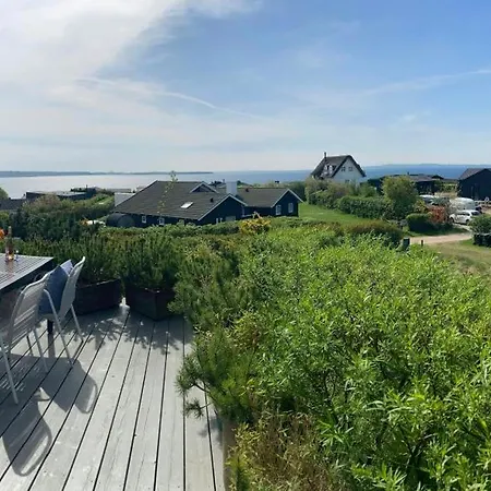 Wooden House With Panoramic View Of Bay بيت للعطل *